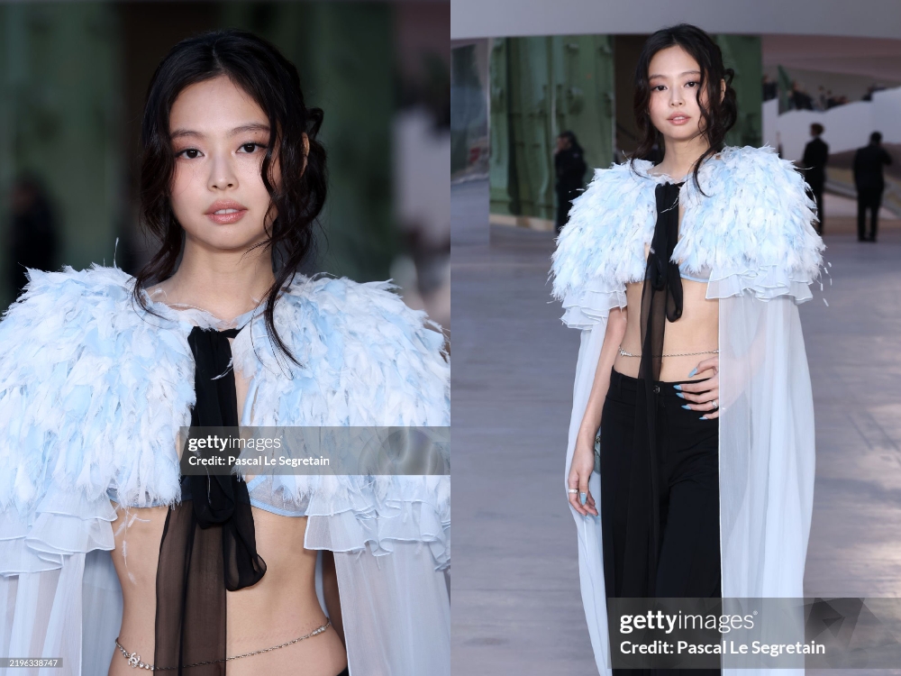 Tranh cãi đêm Giao thừa: Jennie (BLACKPINK) mặc hở hang khó hiểu như trêu ngươi khán giả ở sự kiện tại Pháp- Ảnh 6. Tranh cãi đêm Giao thừa: Jennie (BLACKPINK) mặc hở hang khó hiểu như trêu ngươi khán giả ở sự kiện tại Pháp- Ảnh 6.