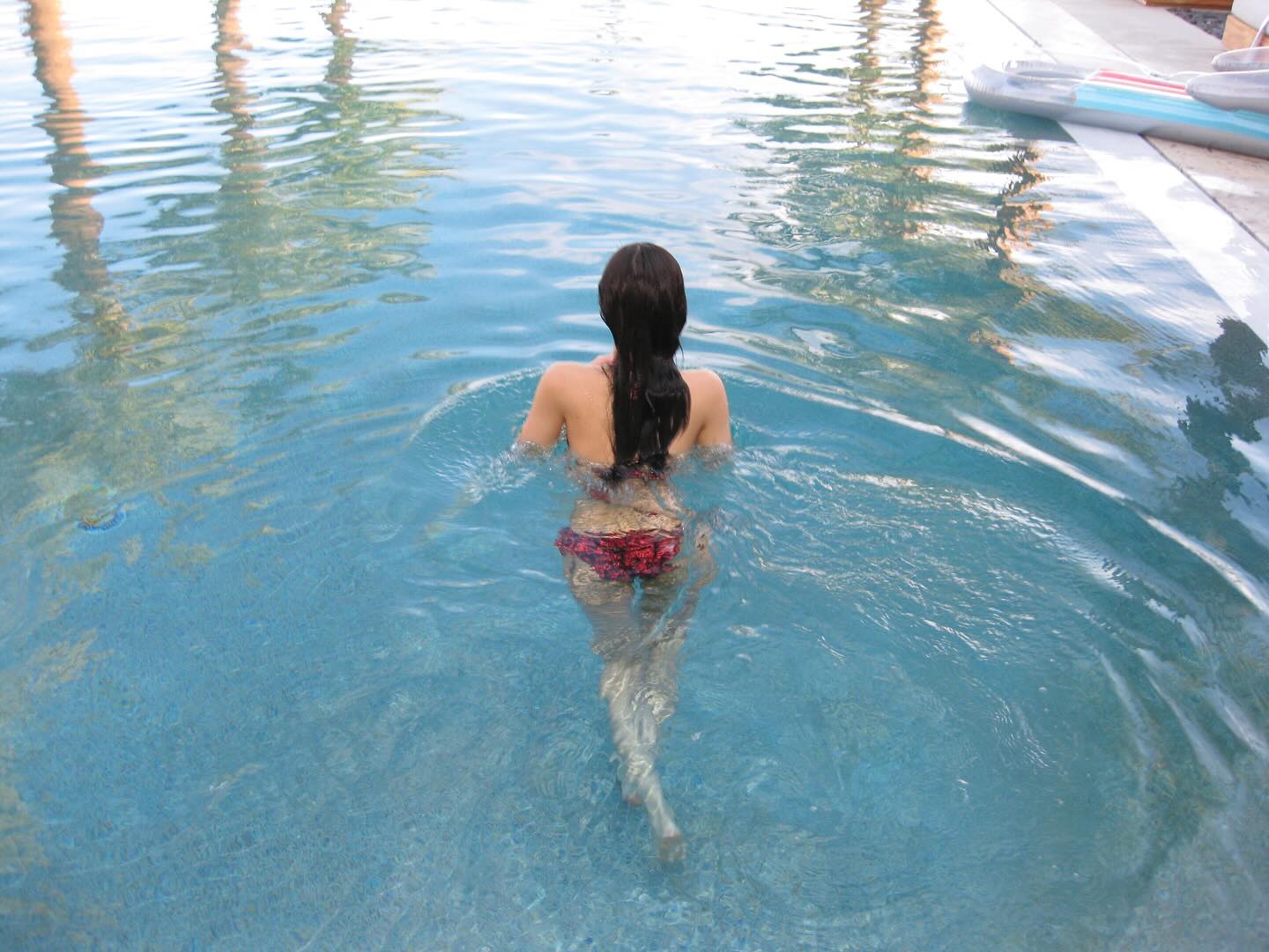 Gái xinh Kpop đọ body khét lẹt cùng bikini hè: Somi - Hyeri cực