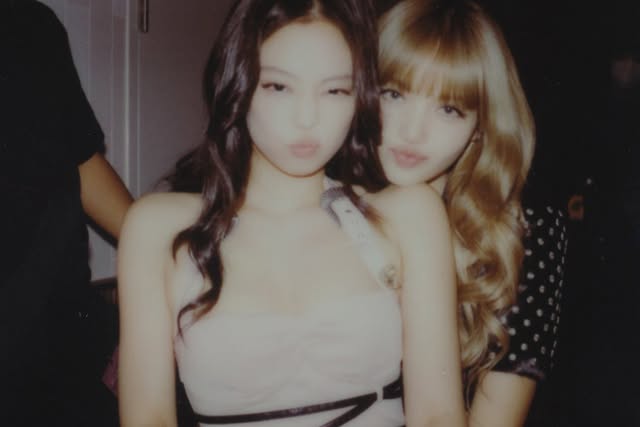 Jennie, Rosé (BLACKPINK) đăng ảnh nhạy cảm gì mà xóa trong một nốt nhạc?- Ảnh 2. Jennie, Rosé (BLACKPINK) đăng ảnh nhạy cảm gì mà xóa trong một nốt nhạc?- Ảnh 2.