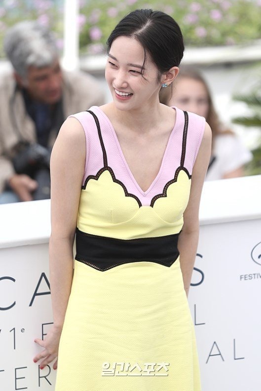 Bức ảnh selfie tưởng bình thường nhưng khiến bạn thân Han So Hee chìm trong chỉ trích- Ảnh 3. Bức ảnh selfie tưởng bình thường nhưng khiến bạn thân Han So Hee chìm trong chỉ trích- Ảnh 3.