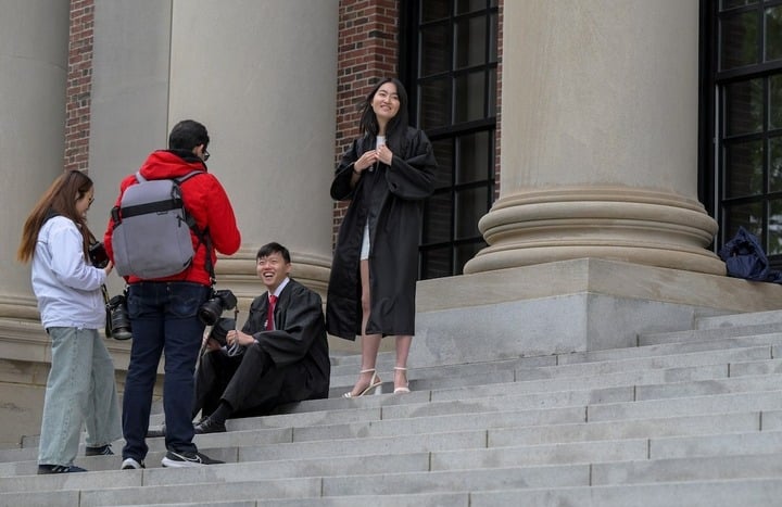 Thẩm phán ngăn chính quyền Trump rút quyền tuyển sinh viên quốc tế của Harvard- Ảnh 1.