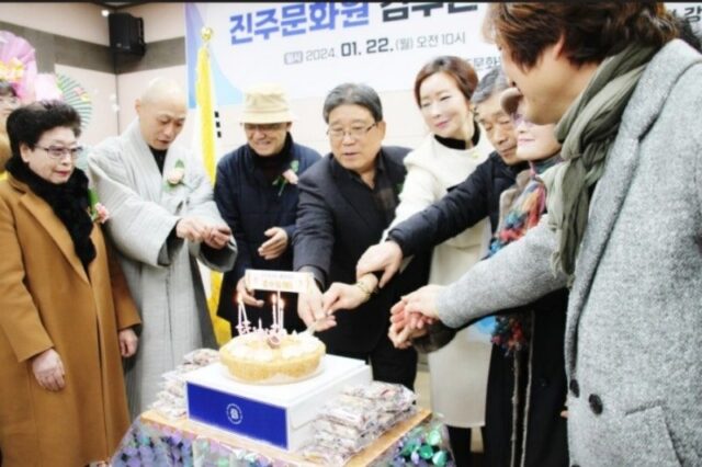 Công bố danh tính nữ ca sĩ