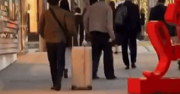 Clip: Ca sĩ quốc dân hẹn hò thiên kim tiểu thư kém 20 tuổi ở Mỹ jj1 1764205412413932359174 37 0 274 452 crop 1764205445054230545225gifpng