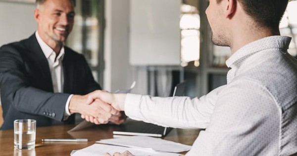 Đi phỏng vấn xin việc nhầm công ty, được nhận vì công ty cũng nhầm job interview long term compensation 22585368 1741849306752 1741849307164434459379 0 65 405 713 crop 17418493258491356712676jpg