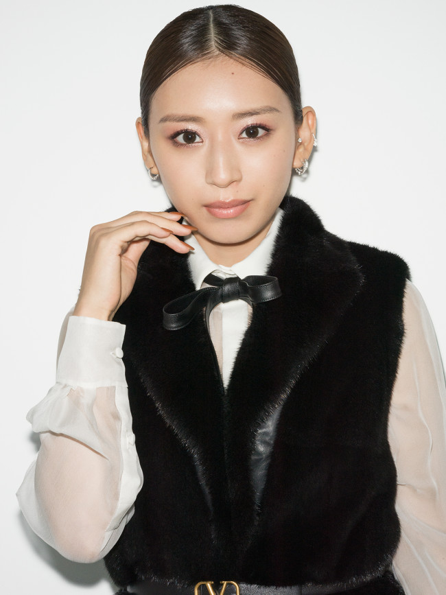 "Quả báo nhãn tiền" cho nữ ca sĩ 17 tuổi ngoại tình, cướp chồng của chị gái cùng nhóm job626101 650x867 1763125595390 17631255958701372655168 1763169709304 17631697094721975273366