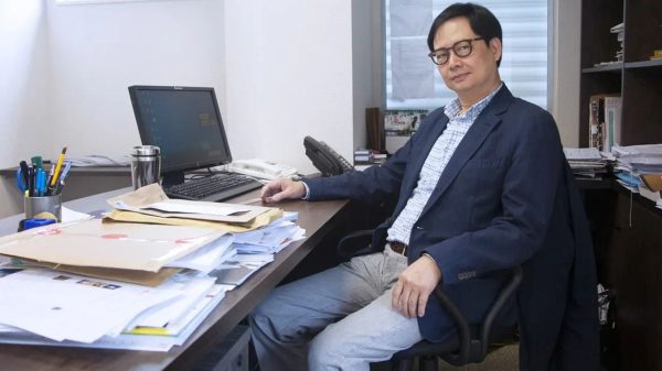 Nhà Sản Xuất John Chong Nêu Quan Điểm Về Quá Khứ, Hiện Tại Và Tương Lai Của Điện Ảnh Hồng Kông john chong nha san xuat phim fwsdjpg