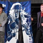 Diễn Viên Johnny Depp Nhận Quà Đặc Biệt Từ Tác Giả One Piece johnny depp qua one piece1 wmizjpg