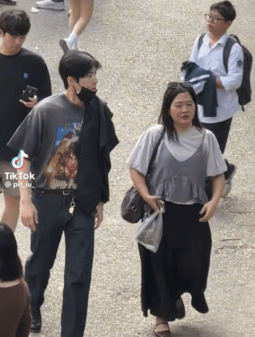 Kim Seon Ho anh đang ở đâu, sao còn chưa ra check-in chỗ này!!!- Ảnh 9. Kim Seon Ho anh đang ở đâu, sao còn chưa ra check-in chỗ này!!!- Ảnh 9.