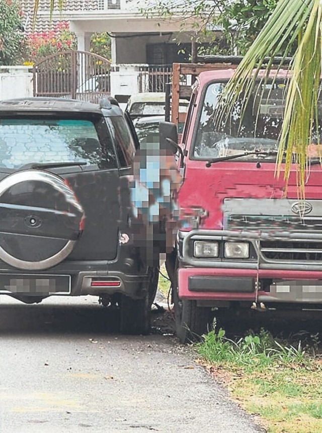 Được con trai nhờ đến khởi động xe nào ngờ tai nạn xảy ra: Người cha đóng cửa không nói chuyện với ai- Ảnh 1.