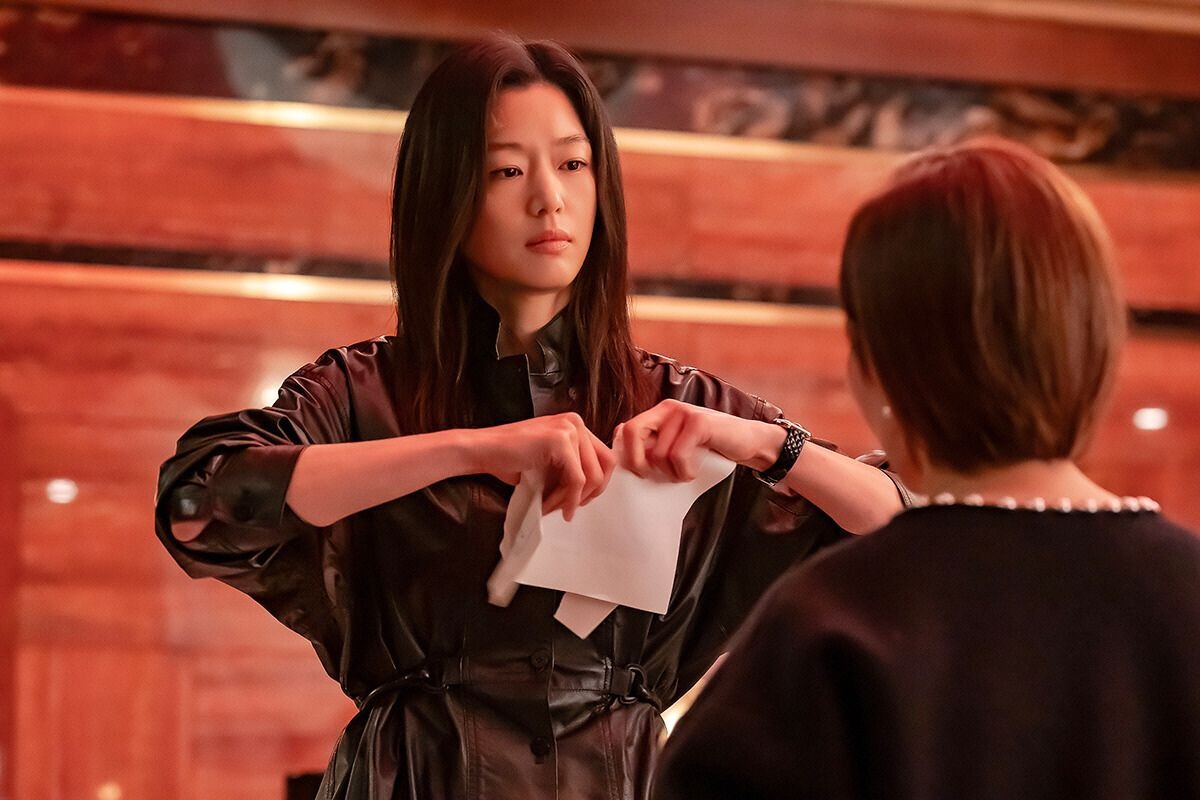 Khó cứu Jeon Ji Hyun: Mất trắng 854 tỷ sau 1 đêm, bị công ty quản lý