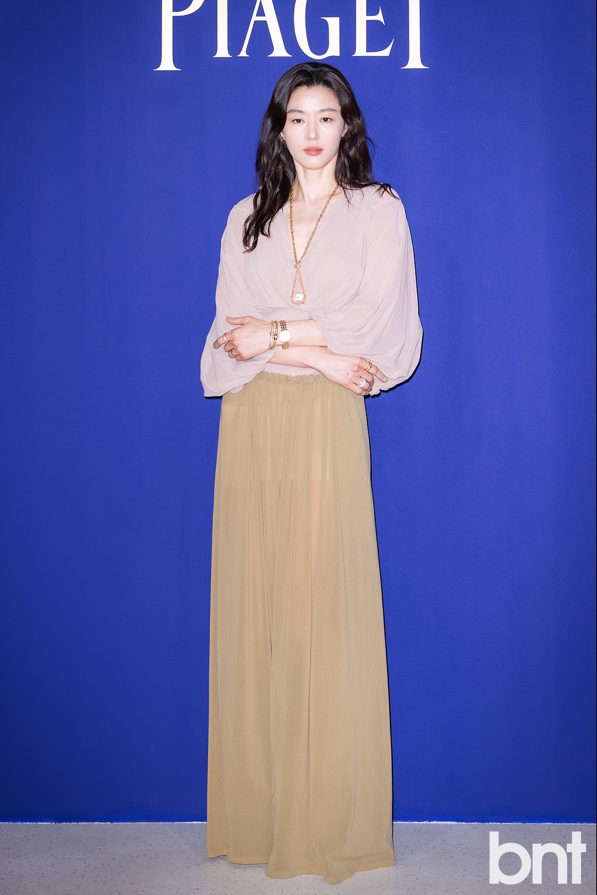 "Mợ chảnh" Jeon Ji Hyun "ra đường", nai lưng gánh nợ 287 tỷ cho chồng đại gia rởm jun ji hyun leaves ieum contract 1750752151981580138412 1750756312330 1750756313414324099989