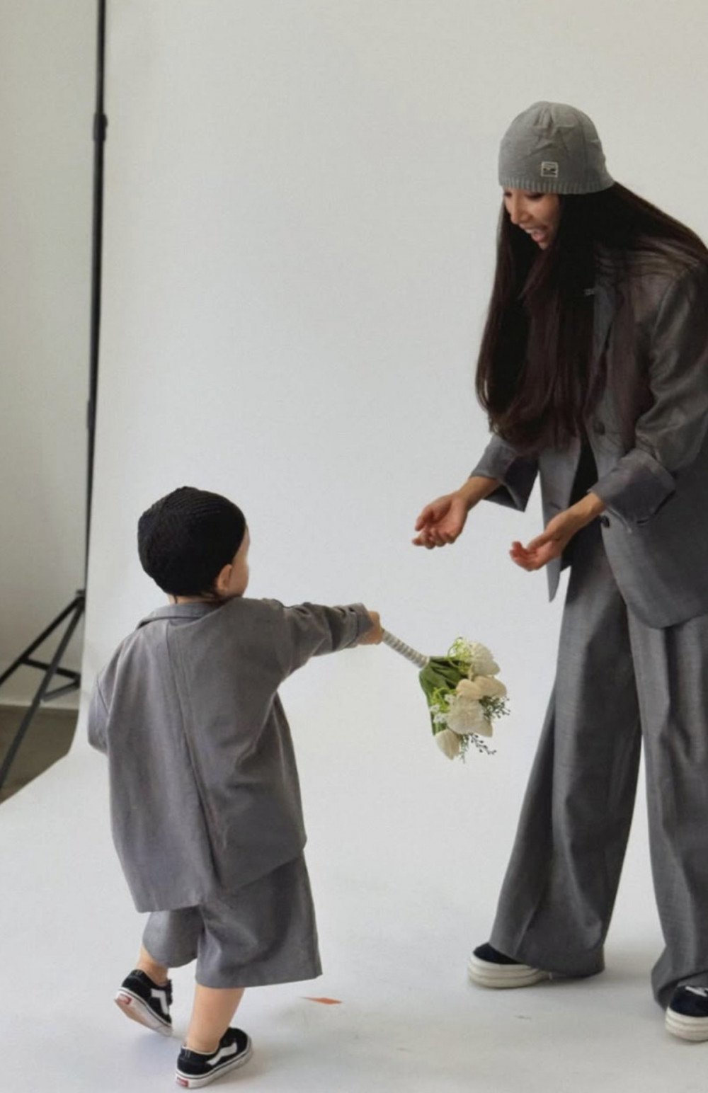 Loạt ảnh quý tử đầu lòng của nam diễn viên hạng A khiến MXH náo loạn- Ảnh 4.