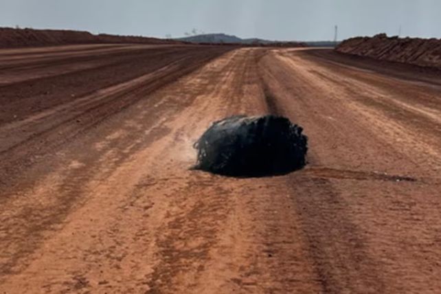 Vật thể bí ẩn rơi xuống từ vũ trụ- Ảnh 2.