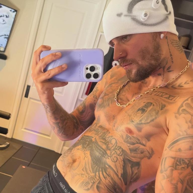 Justin Bieber làm sao nữa vậy: Ra đường mặc mỗi đồ lót, đến giày dép cũng chẳng xỏ!- Ảnh 5.