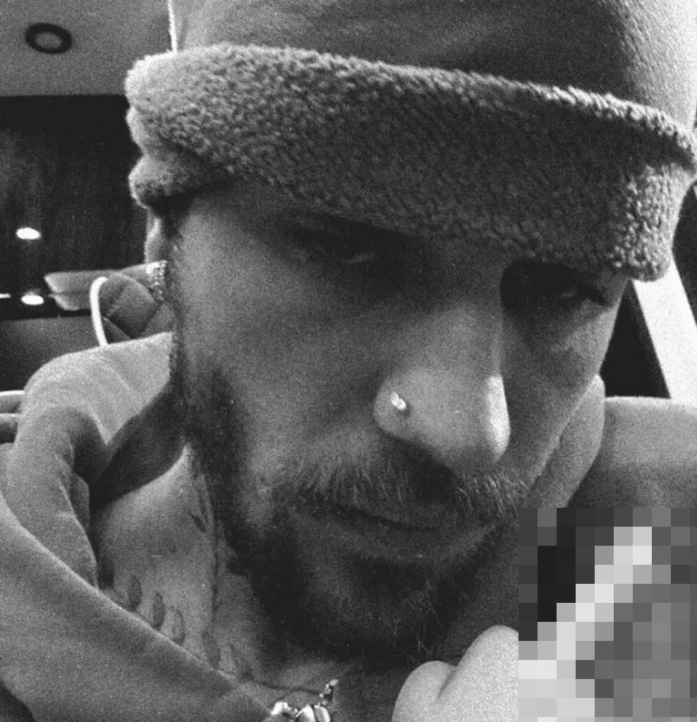 Justin Bieber đáng báo động: Chửi tục, đưa cả ảnh con trai minh họa, còn được vợ ủng hộ ra mặt!- Ảnh 1.