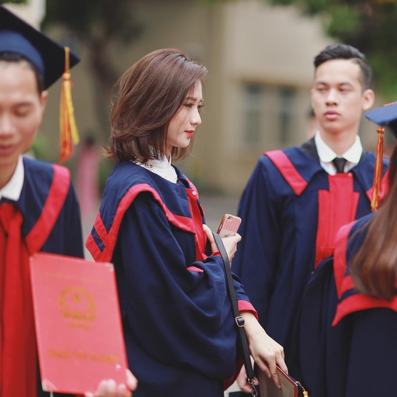 "Hot girl Hà thành" chỉ tung 1 bức ảnh khiến JustaTee bị "gọi cháy máy" jutate 16678719975831349949128 1751860834115 1751860834500498321447 1751863169774 17518631700421801354325