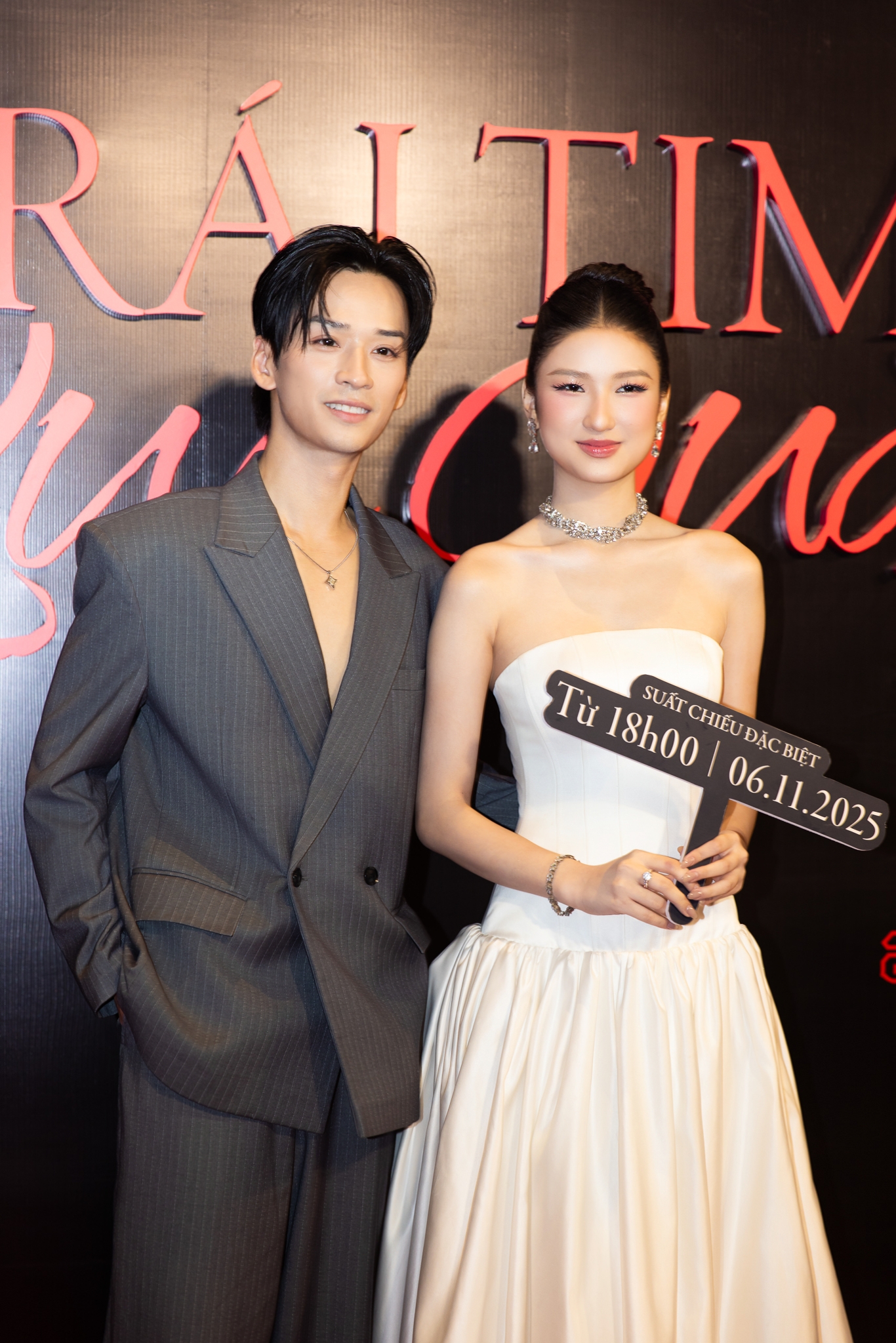 Thảm đỏ hot nhất hôm nay: Kaity Nguyễn - Trâm Anh đẹp sang đỉnh nóc, Nàng Mơ rạng rỡ sánh đôi bên tình tin đồn- Ảnh 4.