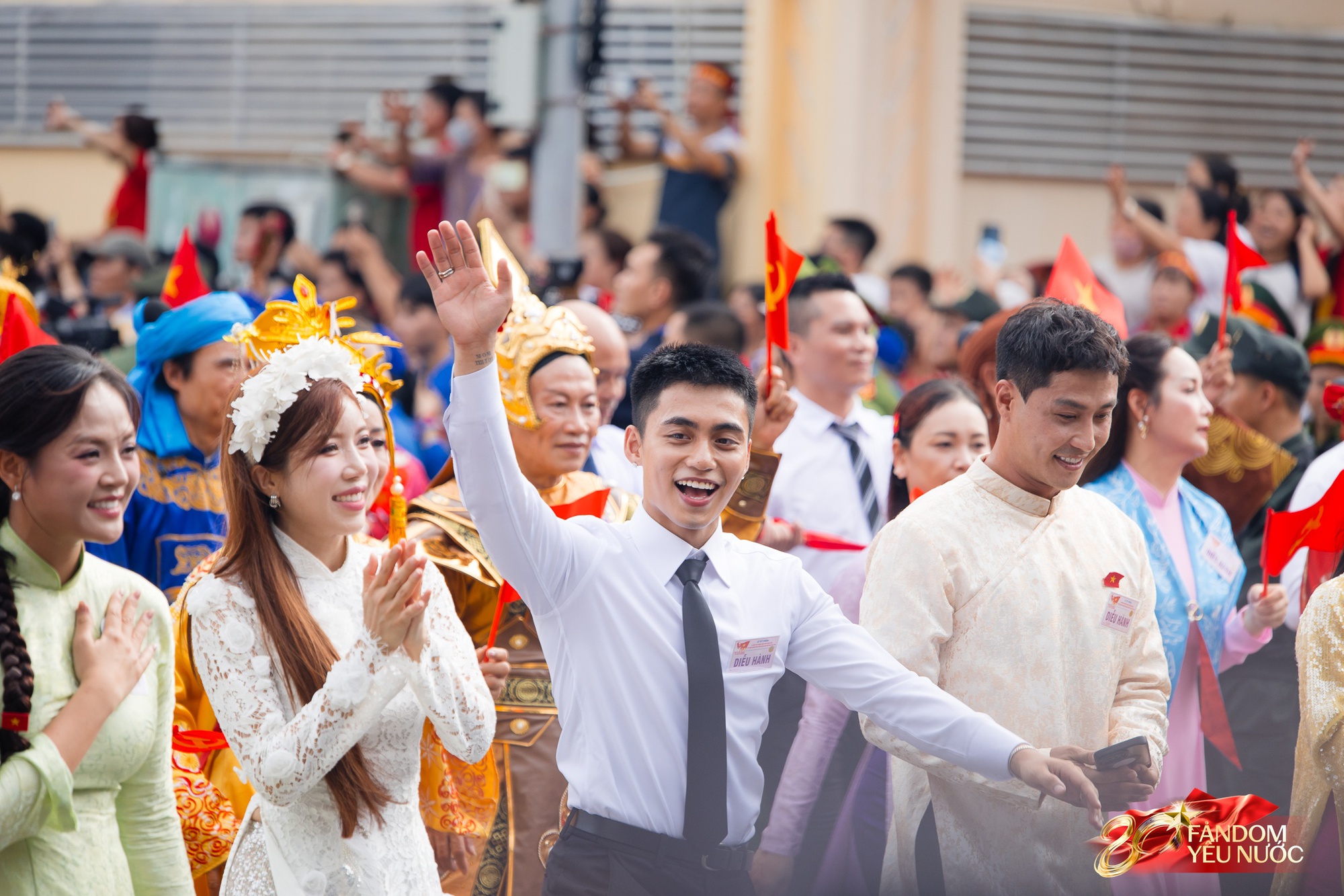 Trọn vẹn khoảnh khắc Khối nghệ sĩ tổng duyệt diễu hành: Chưa bao giờ nghệ sĩ Việt lại đẹp đến thế!- Ảnh 7.