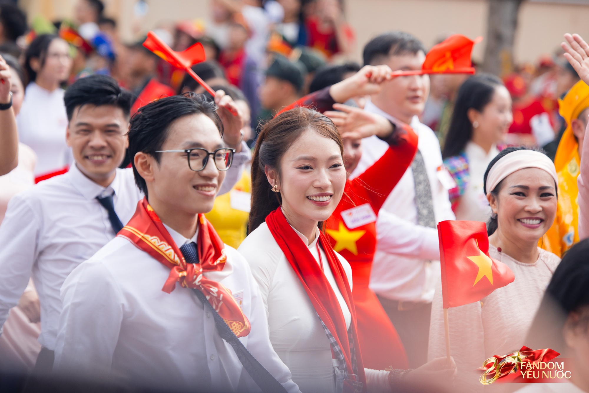 Trọn vẹn khoảnh khắc Khối nghệ sĩ tổng duyệt diễu hành: Chưa bao giờ nghệ sĩ Việt lại đẹp đến thế!- Ảnh 16.