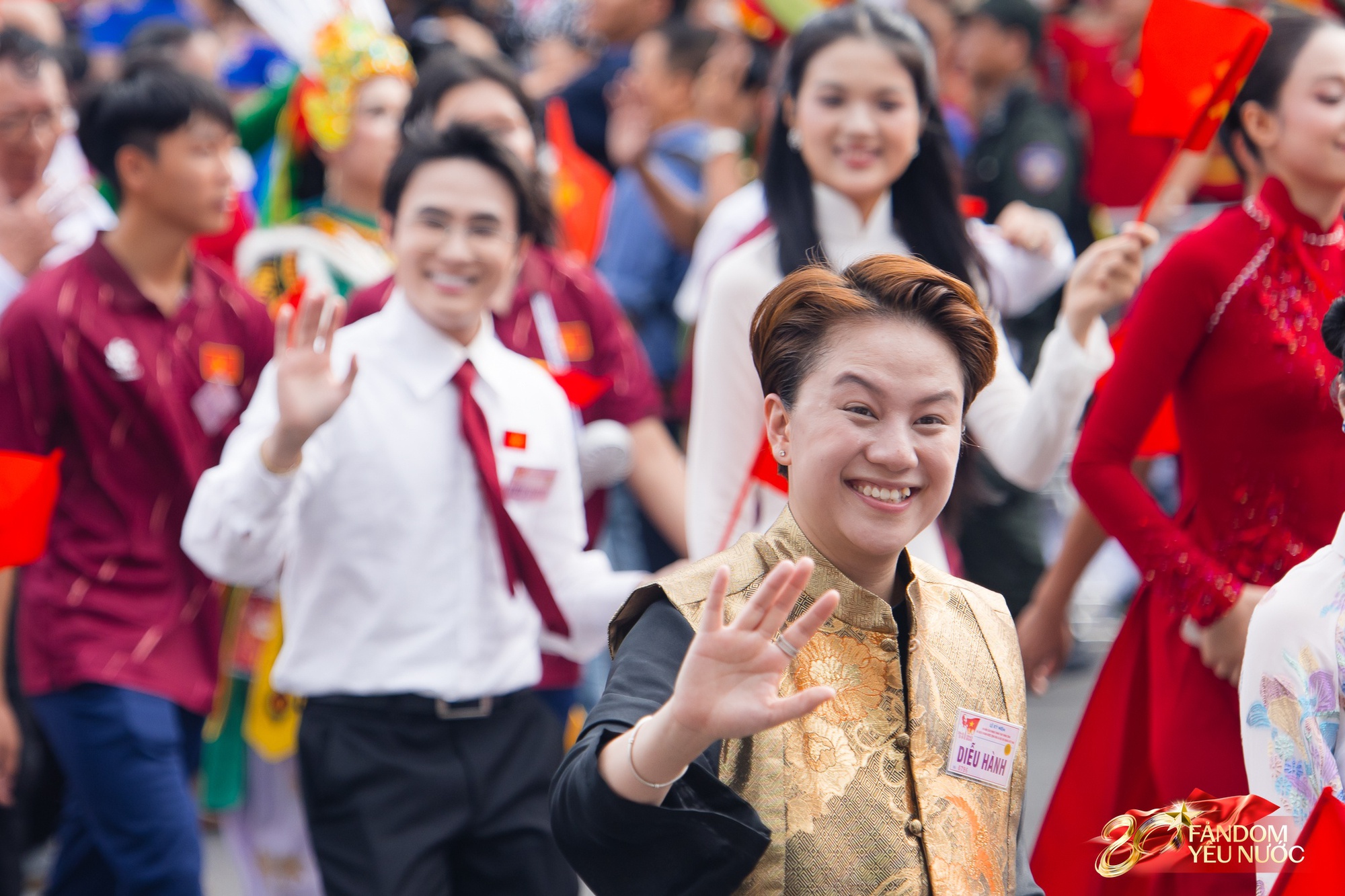 Trọn vẹn khoảnh khắc Khối nghệ sĩ tổng duyệt diễu hành: Chưa bao giờ nghệ sĩ Việt lại đẹp đến thế!- Ảnh 17.
