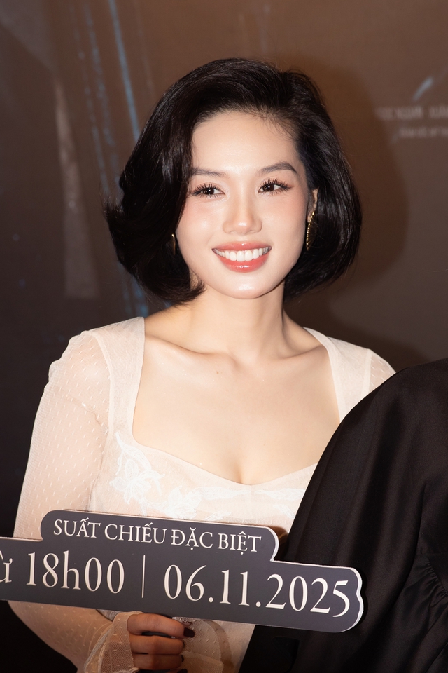 Cả Vbiz phải chịu thua khi 2 mỹ nhân này chung khung hình, đại tiệc visual đẳng cấp cuốn trôi mọi ánh nhìn- Ảnh 4. Cả Vbiz phải chịu thua khi 2 mỹ nhân này chung khung hình, đại tiệc visual đẳng cấp cuốn trôi mọi ánh nhìn- Ảnh 4.