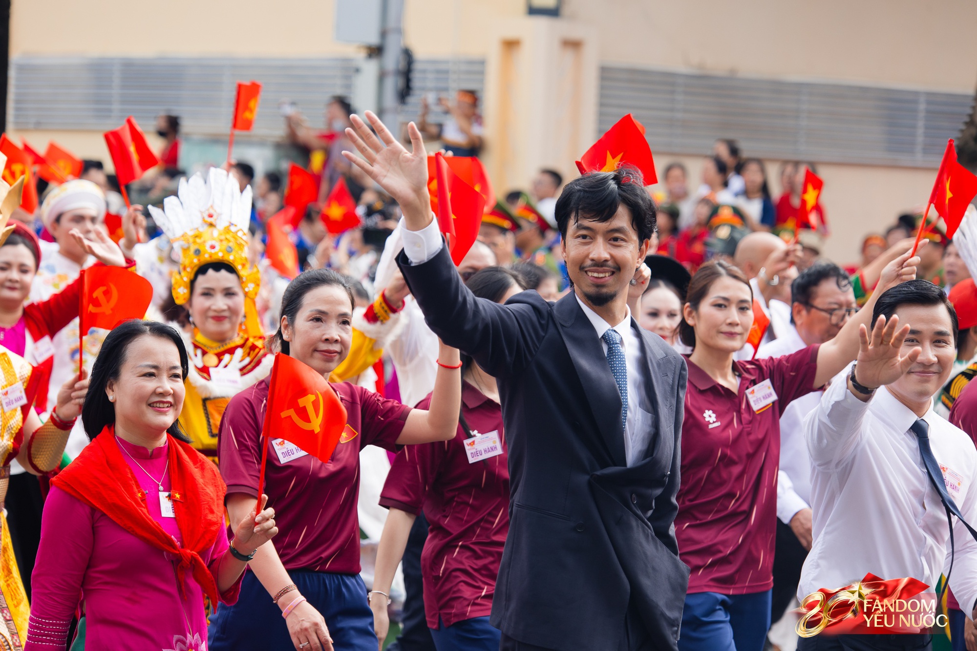 Trọn vẹn khoảnh khắc Khối nghệ sĩ tổng duyệt diễu hành: Chưa bao giờ nghệ sĩ Việt lại đẹp đến thế!- Ảnh 9.