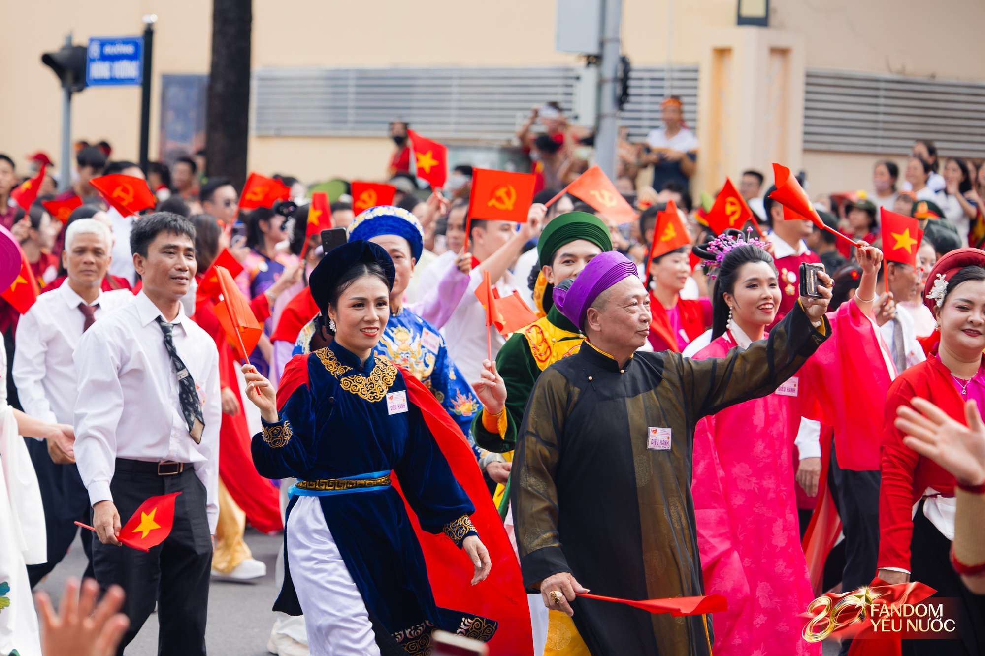 Trọn vẹn khoảnh khắc Khối nghệ sĩ tổng duyệt diễu hành: Chưa bao giờ nghệ sĩ Việt lại đẹp đến thế!- Ảnh 20.