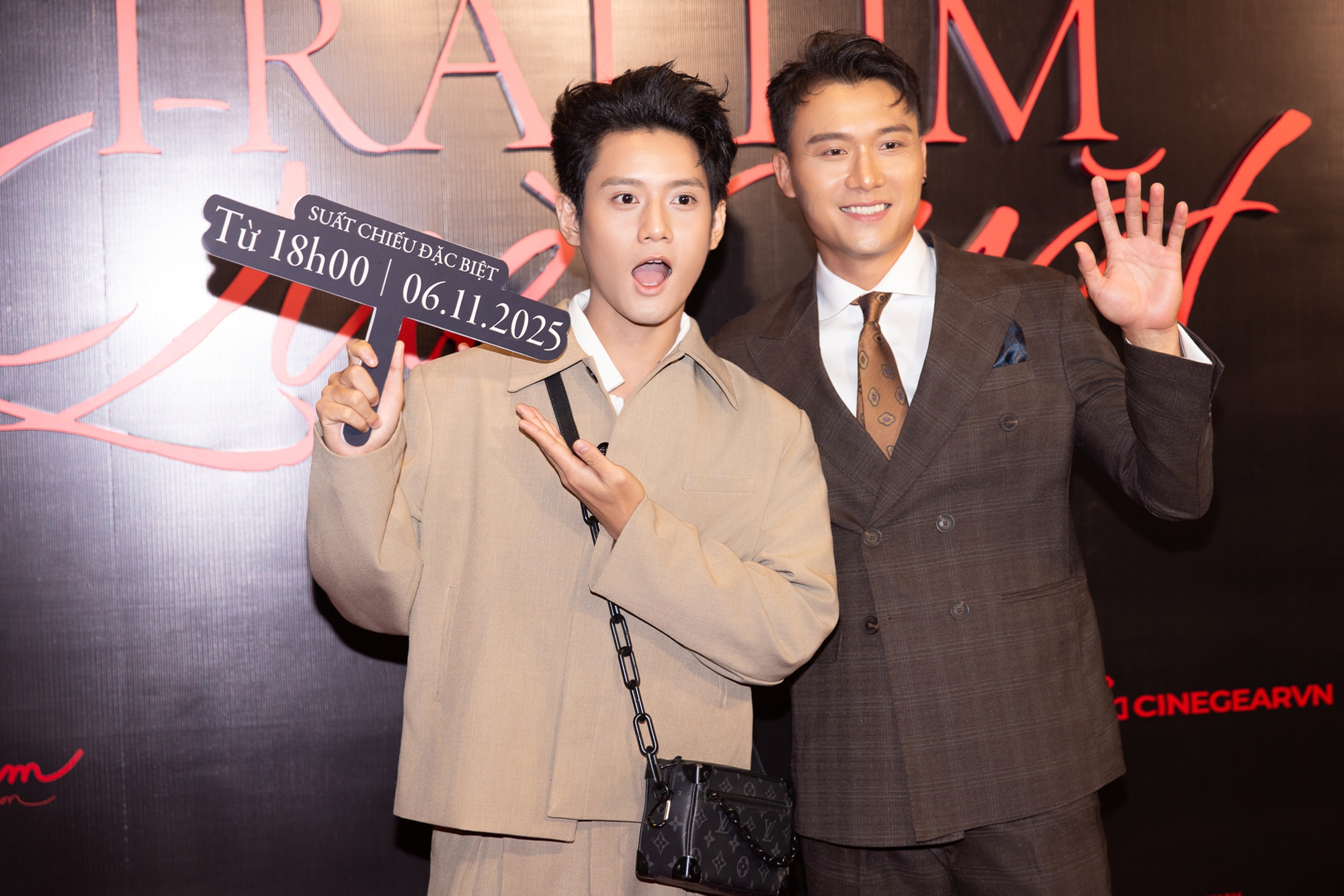 Thảm đỏ hot nhất hôm nay: Kaity Nguyễn - Trâm Anh đẹp sang đỉnh nóc, Nàng Mơ rạng rỡ sánh đôi bên tình tin đồn- Ảnh 8.