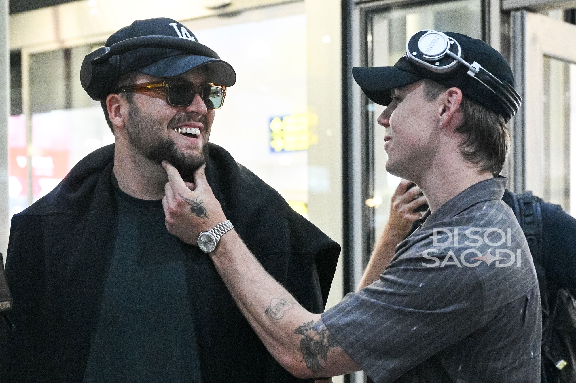 "Hoàng tử tạo hit với Justin Bieber" đổ bộ Nội Bài, bay cùng chuyến với 1 sao Việt cực đặc biệt! k10 1755623971204 1755623971413328498200