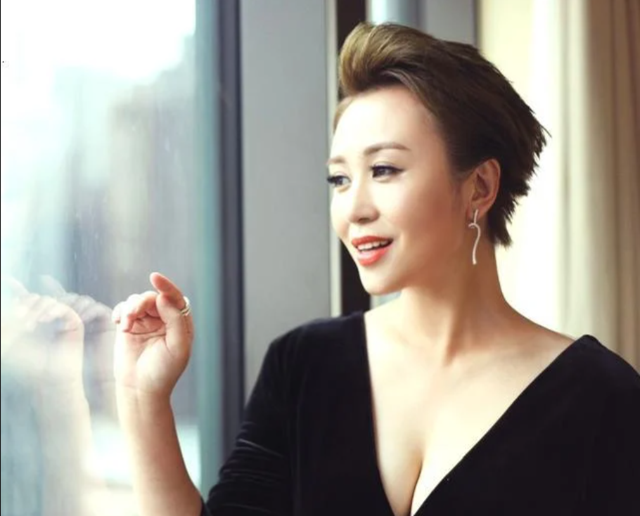 “Nữ hoàng phòng vé” khóc lóc đòi