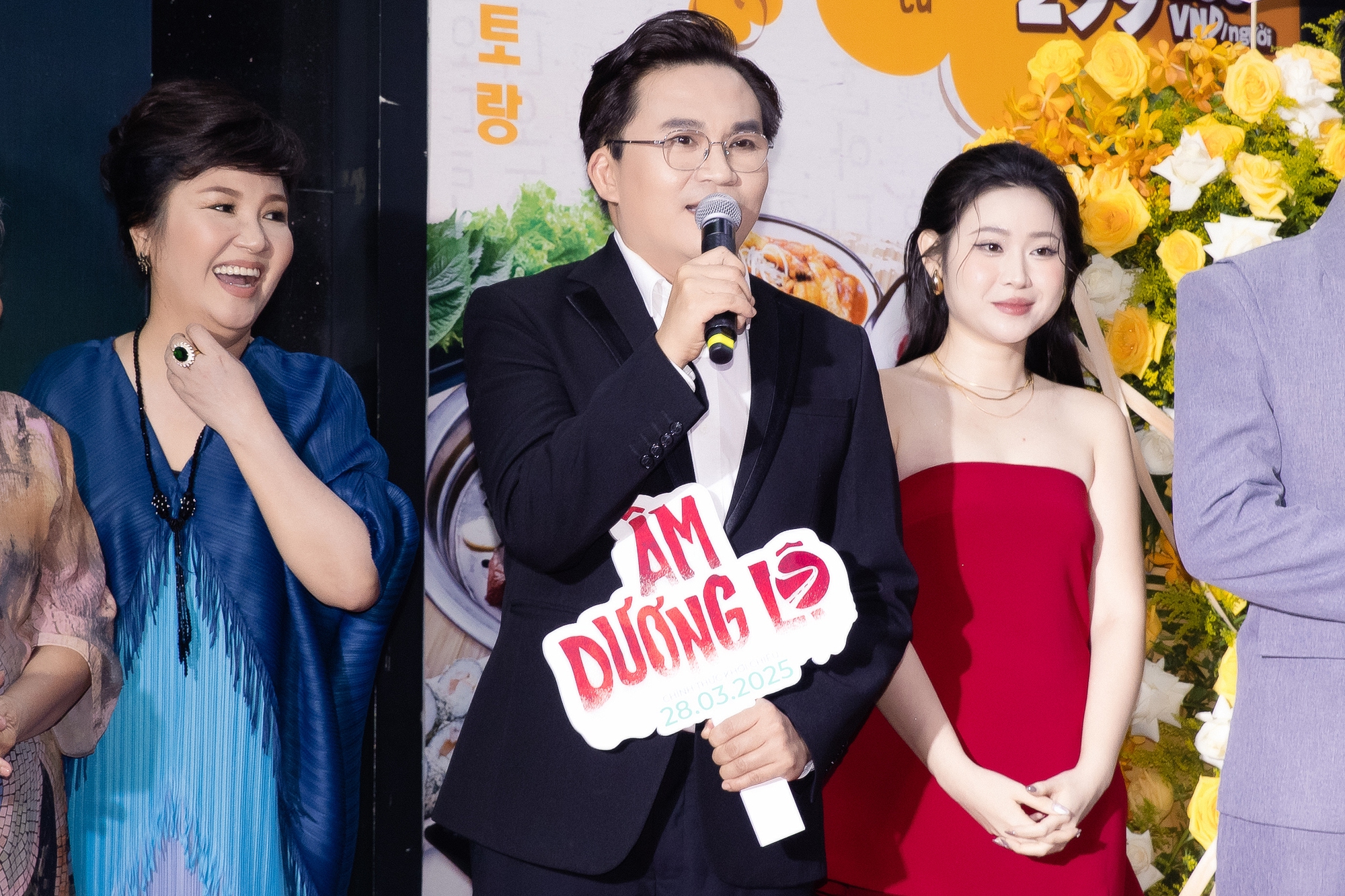 Thảm đỏ sốc nhất hôm nay: Dàn sao Việt phải đi xe cấp cứu tới sự kiện, dân tình hoang mang cực độ- Ảnh 10.