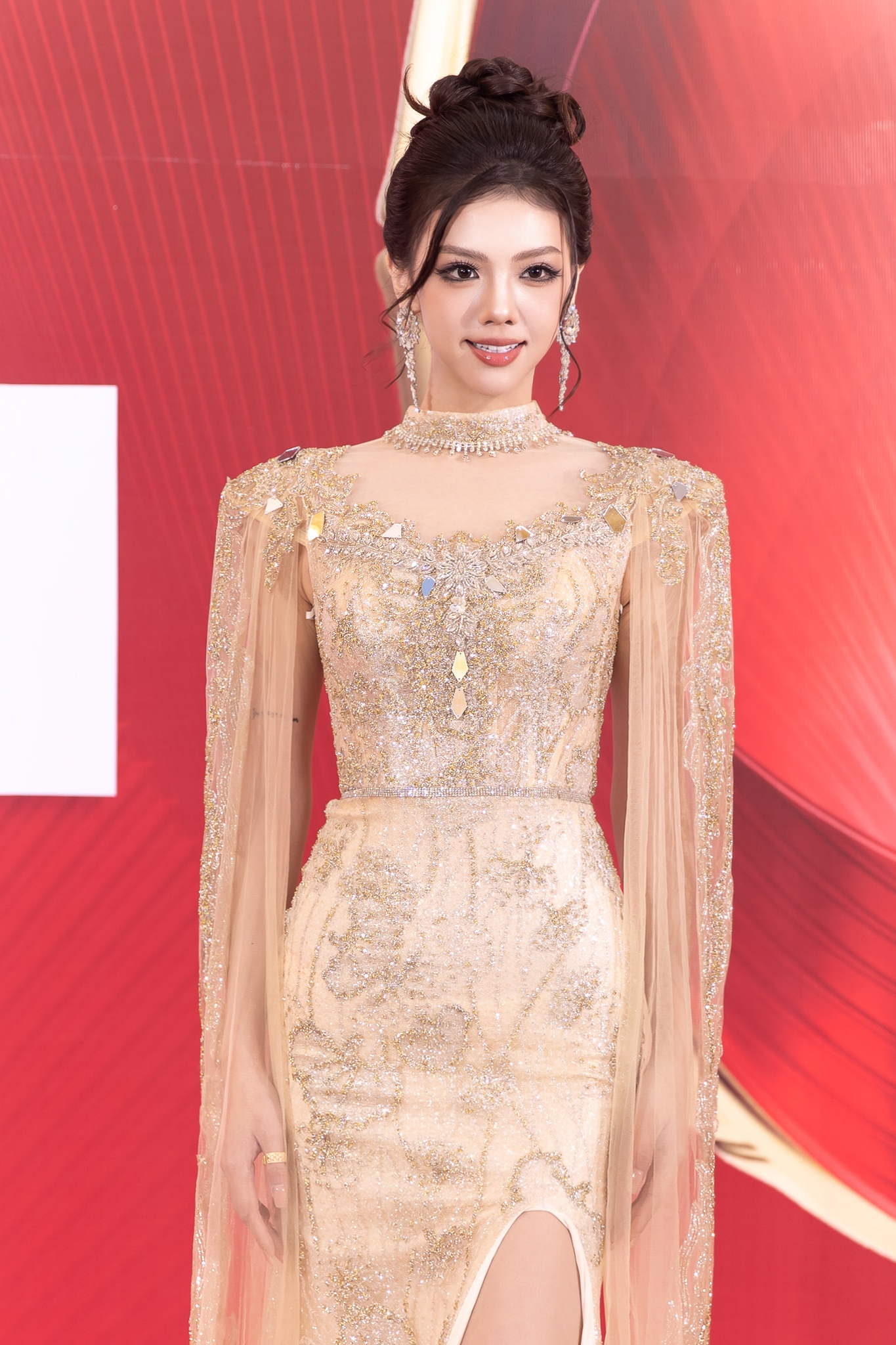 Mai Ngô catwalk loạng choạng, lộ ngoại hình gây tranh cãi khi thi quốc tế- Ảnh 8.