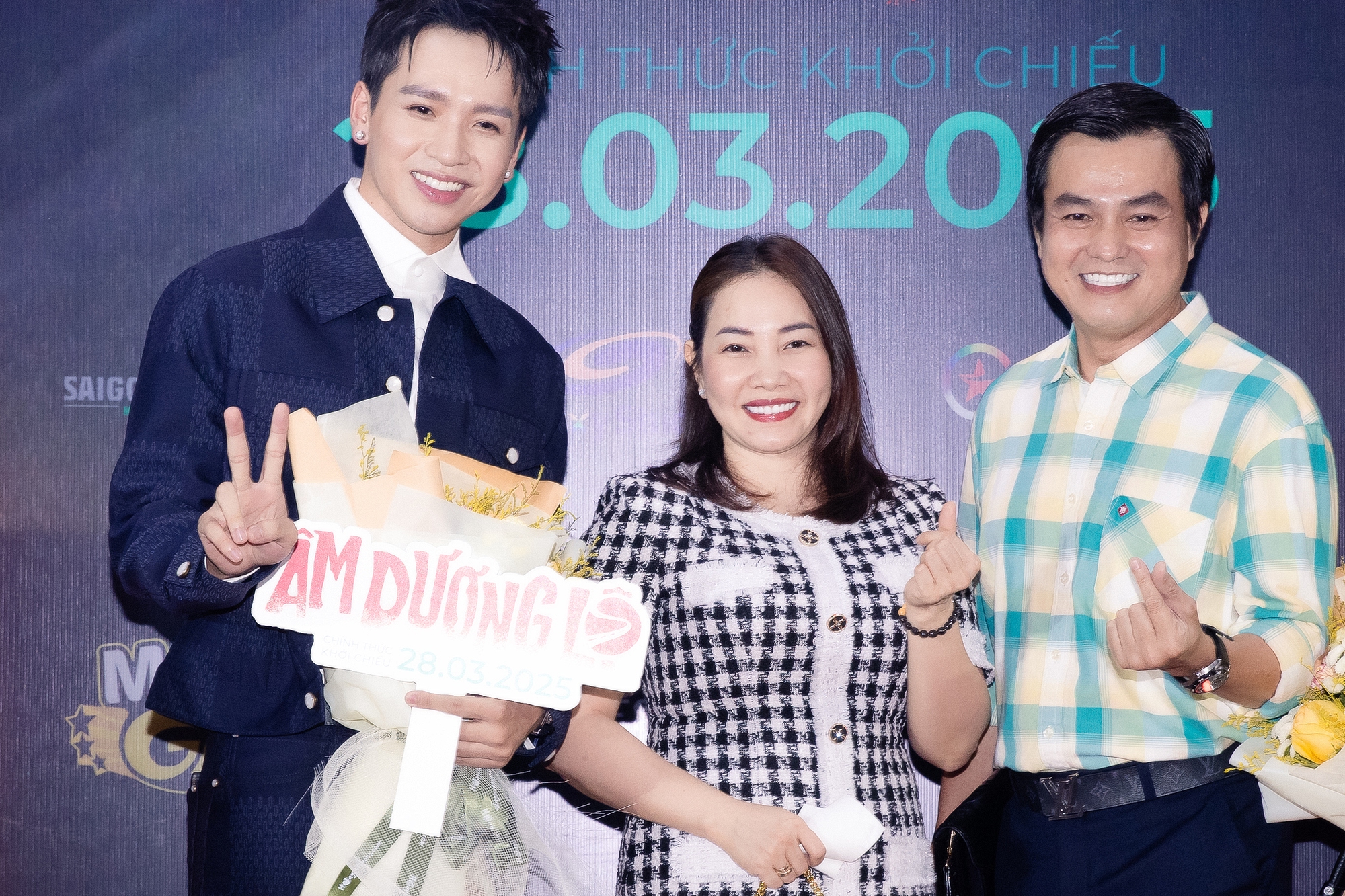 Thảm đỏ sốc nhất hôm nay: Dàn sao Việt phải đi xe cấp cứu tới sự kiện, dân tình hoang mang cực độ- Ảnh 11.