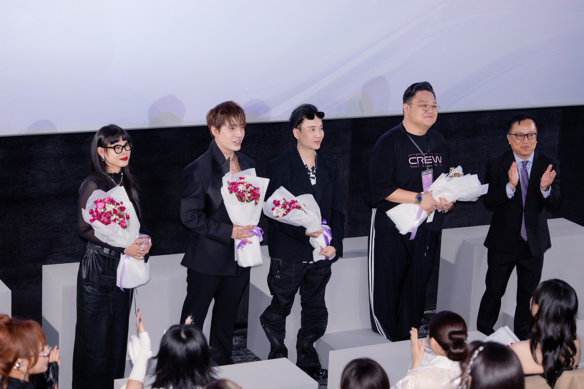 Thảm đỏ khủng Em Xinh Say Hi: Bích Phương - Bảo Anh và dàn mỹ nhân