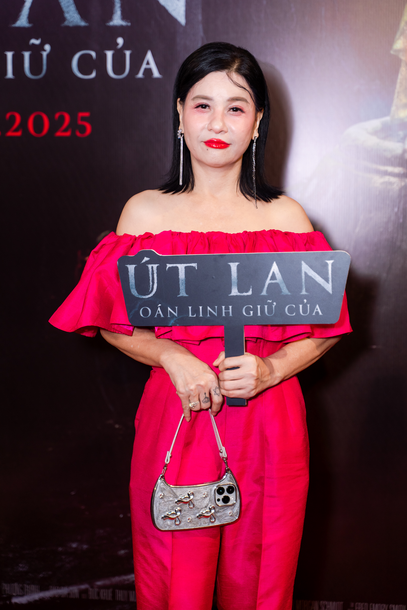 Thảm đỏ hot nhất hôm nay: Midu xứng danh chiến thần hack tuổi, một sao nữ gây sốc vì o ép vòng 1 quá đà- Ảnh 13.