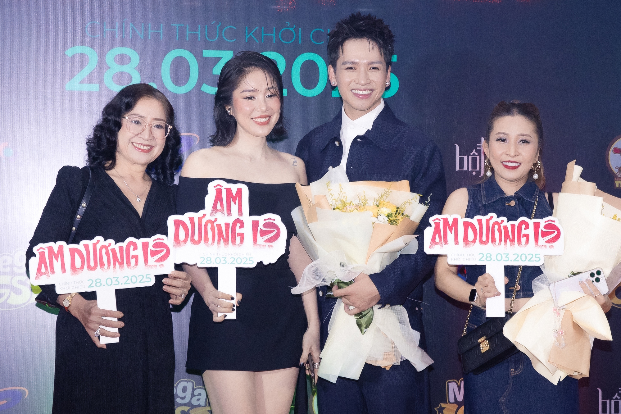 Thảm đỏ sốc nhất hôm nay: Dàn sao Việt phải đi xe cấp cứu tới sự kiện, dân tình hoang mang cực độ- Ảnh 8.