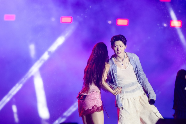 Không thể tin được: Chi Pu kết hợp B.I, tạo nên màn trình diễn đỉnh nhất WATERBOMB HOCHIMINH!- Ảnh 9.