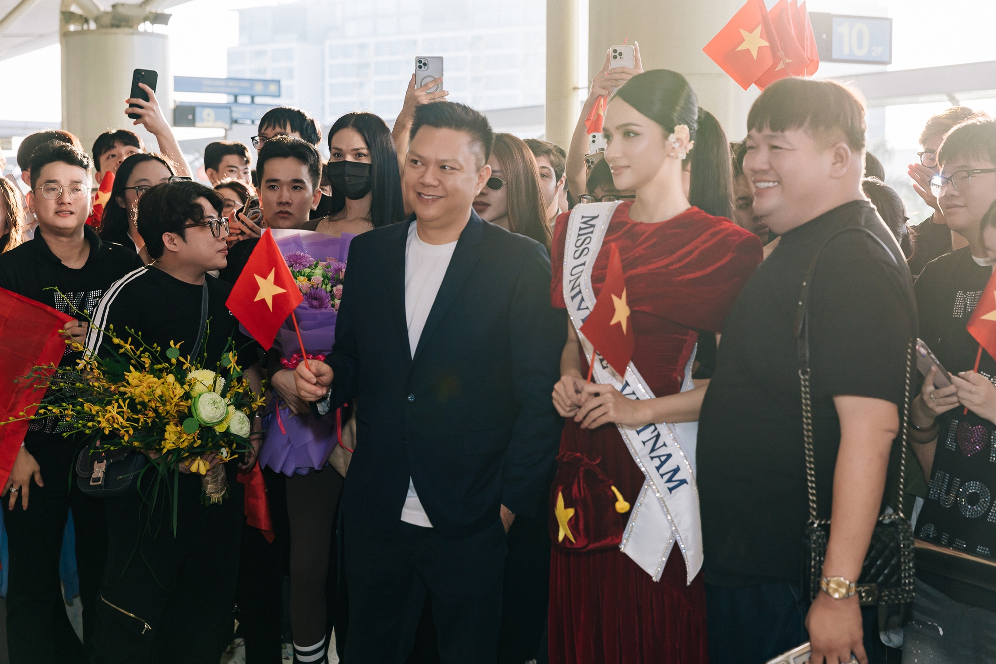 Hương Giang gây náo loạn sáng sớm: Visual