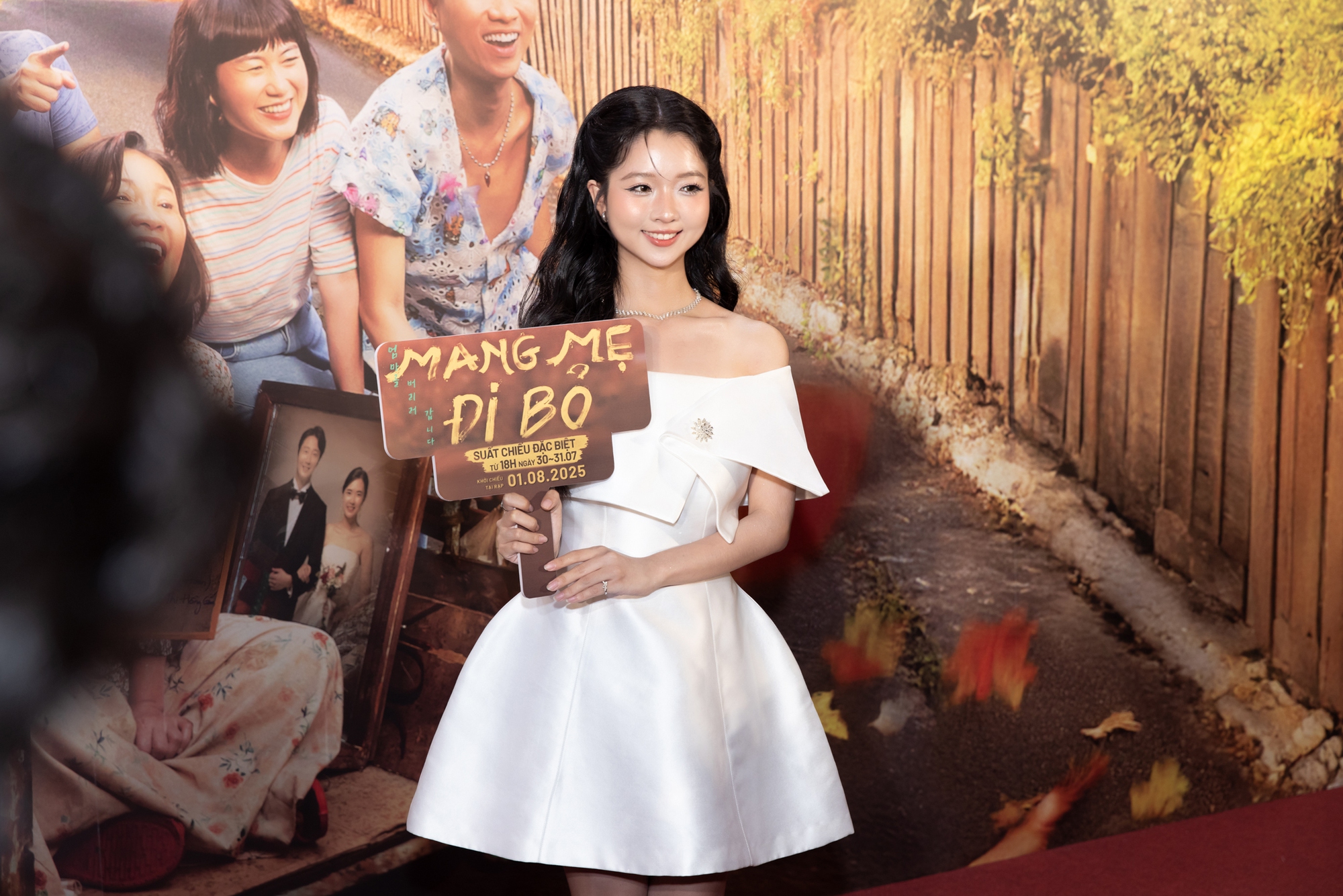 Thảm đỏ hot 1000 độ: Jung Il Woo bê cả giỏ xoài giữa sự kiện, Tiểu Vy - Khánh Vân đọ sắc tưng bừng bất phân thắng bại- Ảnh 15.