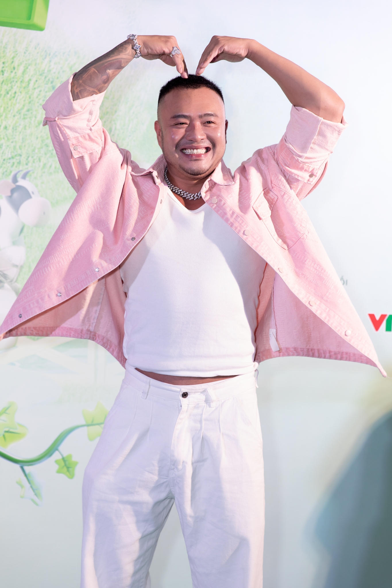 Chi Pu bị soi cận nhan sắc cam thường, Hương Giang bắt chước Gia đình Haha?- Ảnh 6.