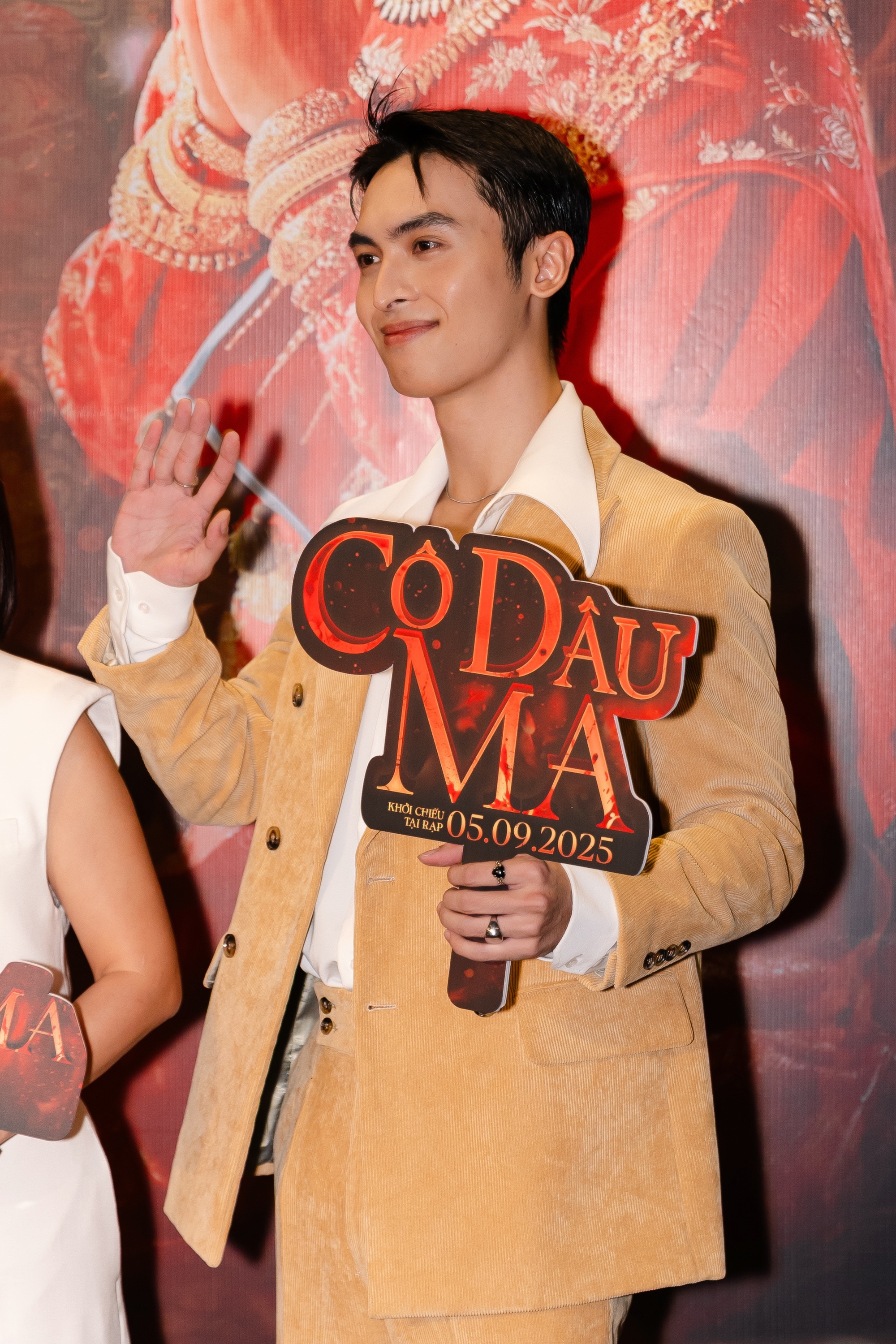 Thảm đỏ hot nhất hôm nay: Lý Hải - Minh Hà xuất hiện theo cách không ngờ, 1 mỹ nhân hở bạo ác liệt giật hết spotlight- Ảnh 4.