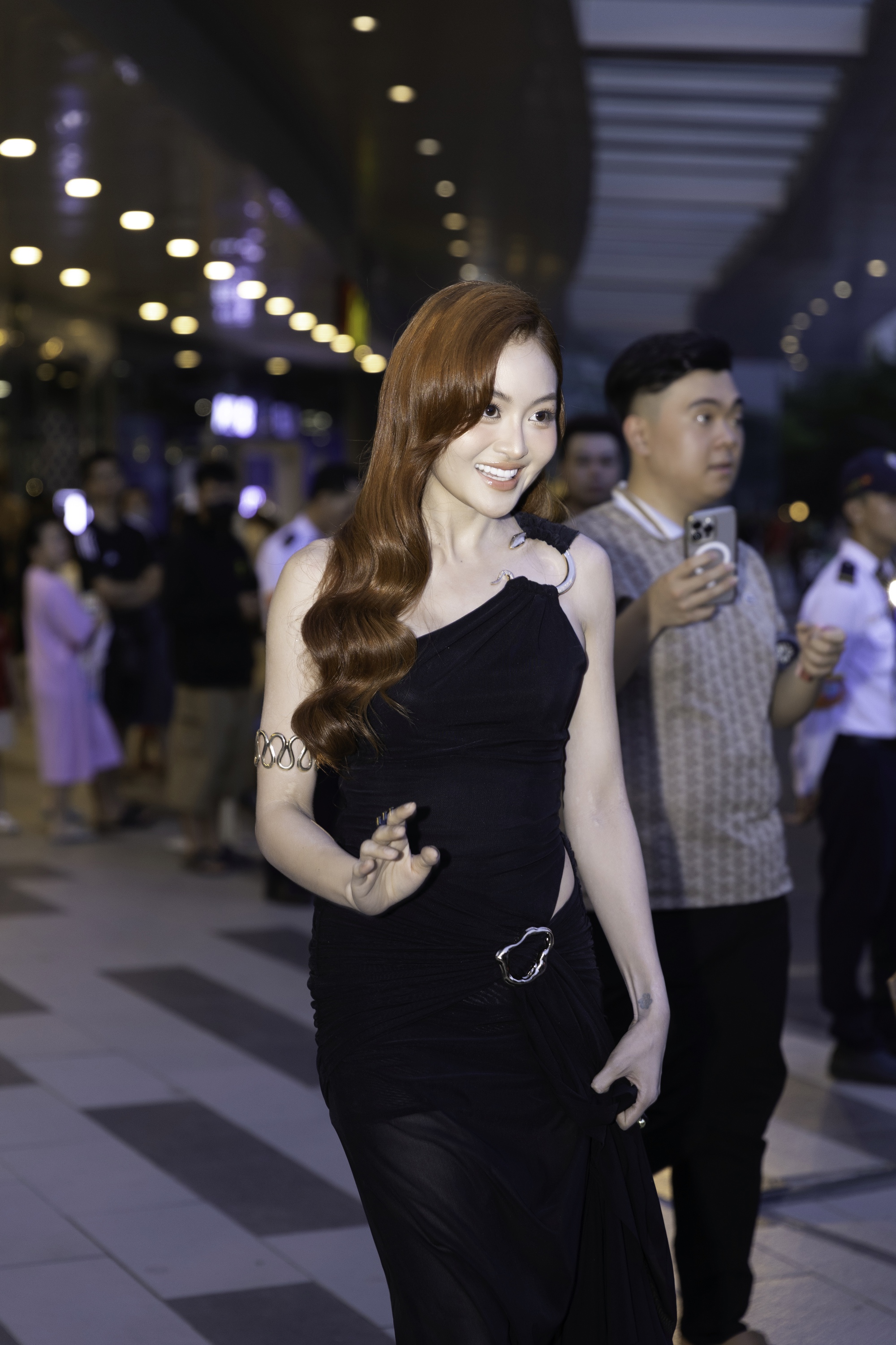 Thảm đỏ hot nhất hôm nay: “Mẹ 4 con” Minh Hà vẫn đẹp như thiếu nữ, mỹ nhân 17 tuổi thua Hoa hậu mỗi cái vương miện- Ảnh 10.