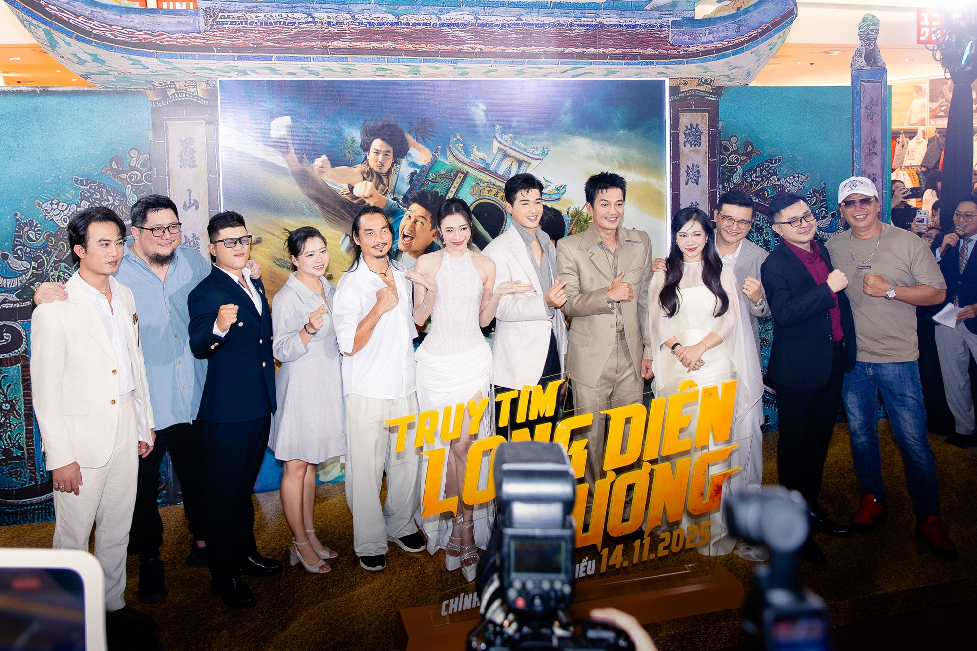 Thảm đỏ HOT nhất hôm nay: Doãn Quốc Đam lên đồ đúng chuẩn tổng tài, Quỳnh Châu - Trâm Anh hóa nàng thơ ngọt ngào- Ảnh 1.