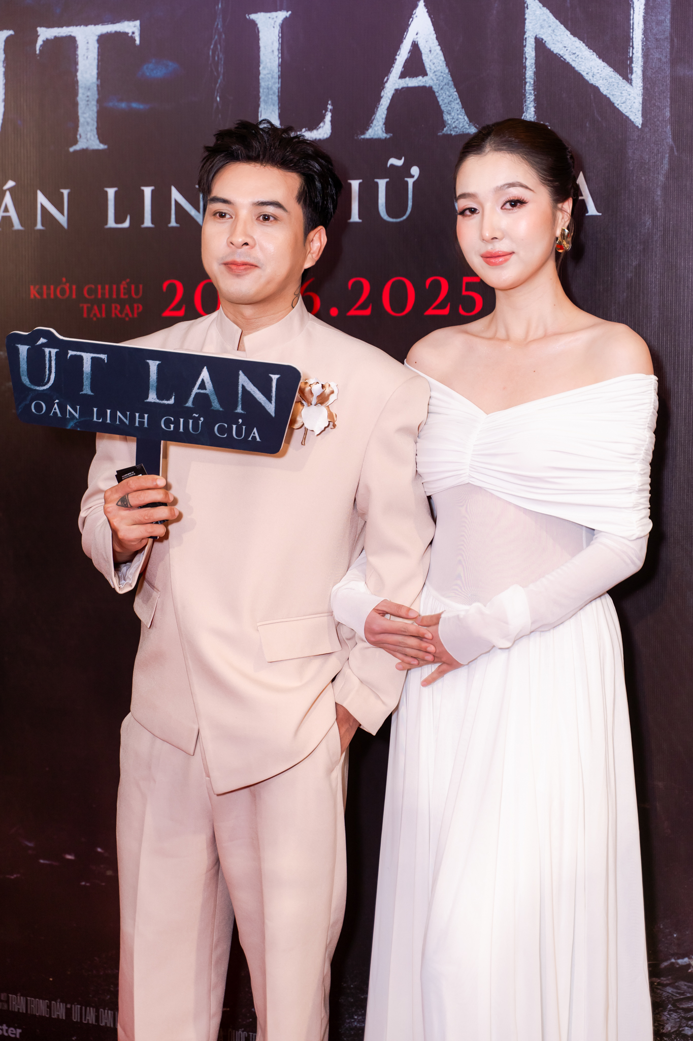 Thảm đỏ hot nhất hôm nay: Midu xứng danh chiến thần hack tuổi, một sao nữ gây sốc vì o ép vòng 1 quá đà- Ảnh 16.