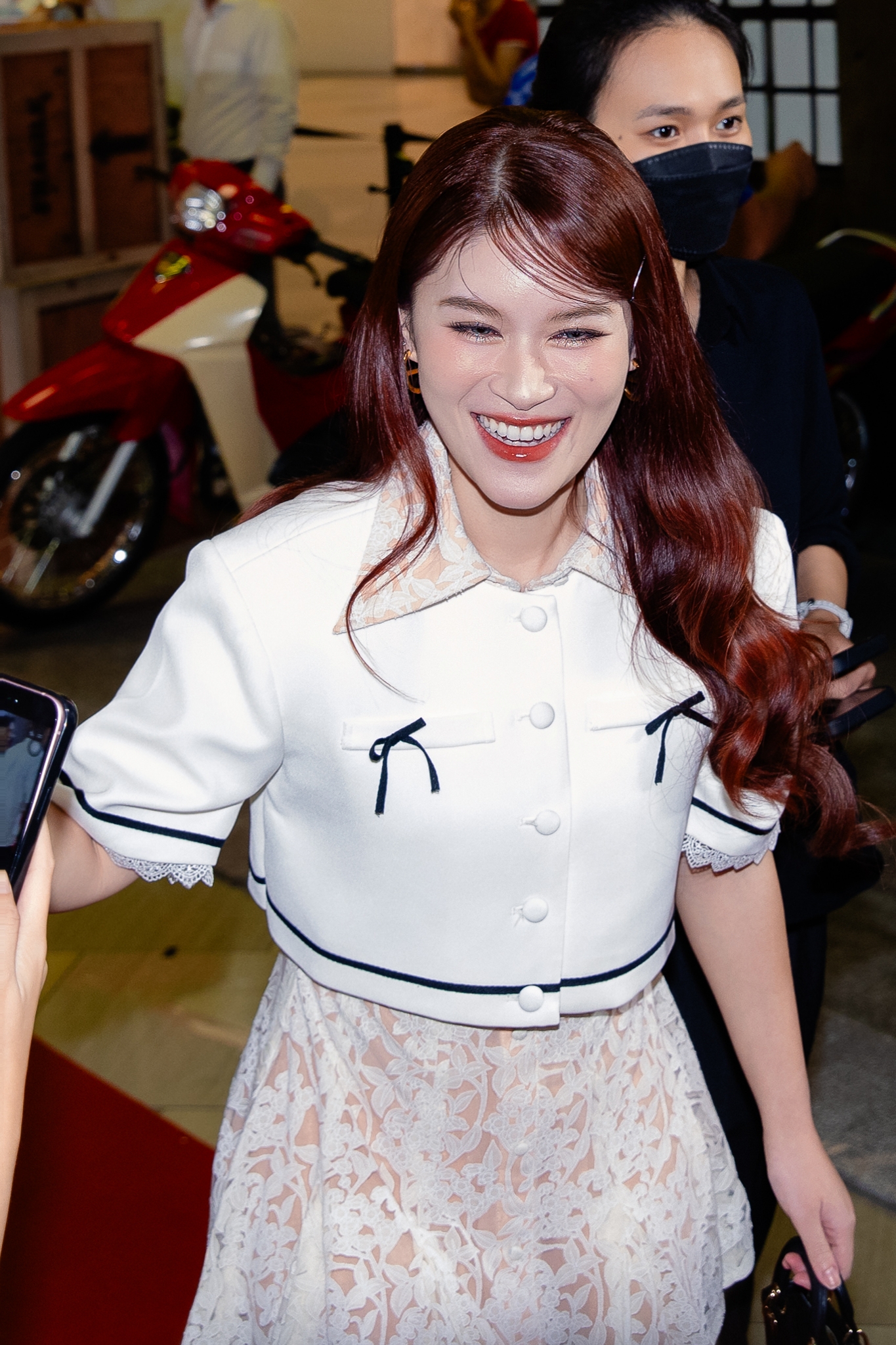 Thảm đỏ HOT nhất hôm nay: Doãn Quốc Đam lên đồ đúng chuẩn tổng tài, Quỳnh Châu - Trâm Anh hóa nàng thơ ngọt ngào- Ảnh 6.