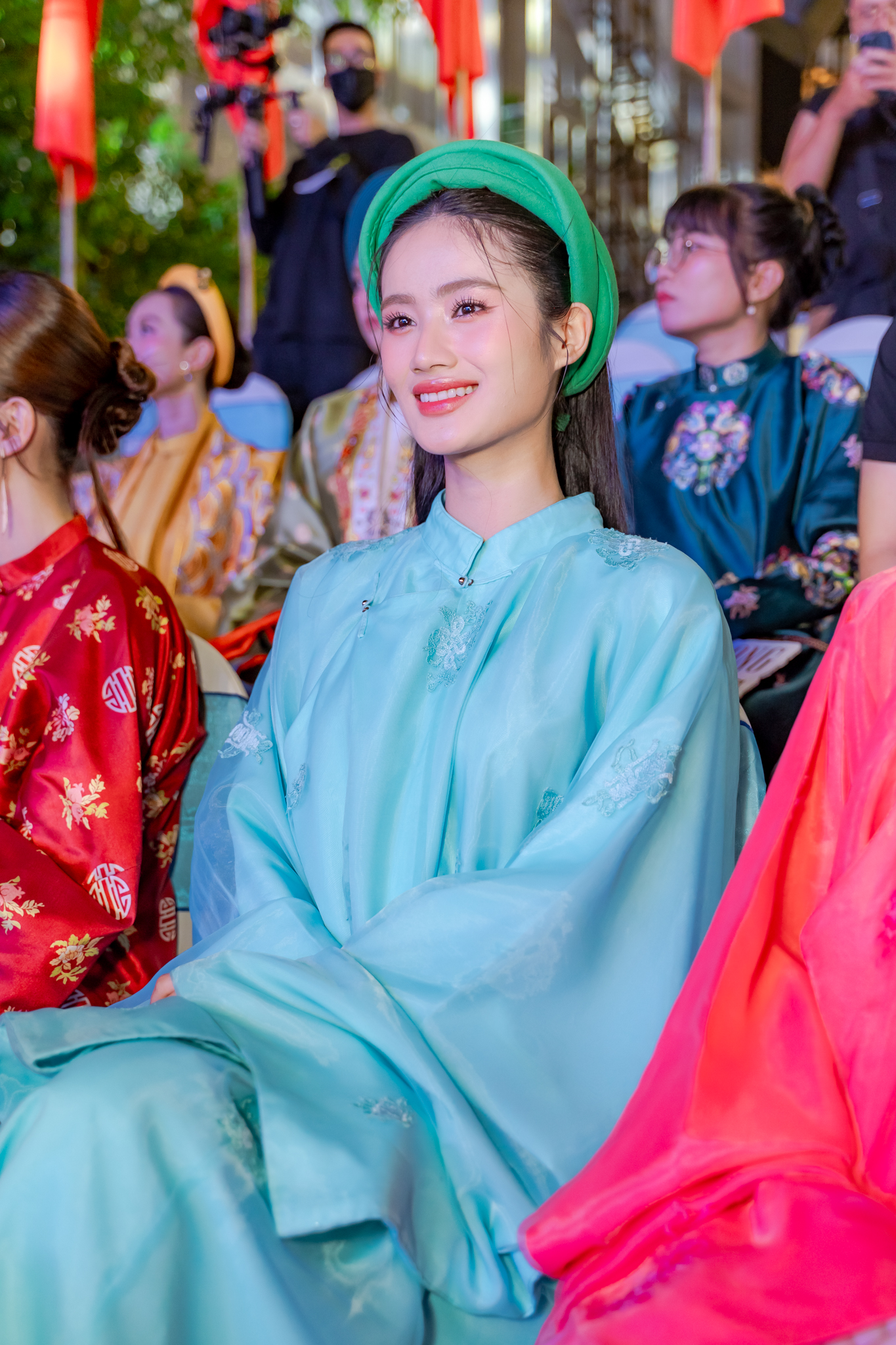 Dàn sao Vbiz lộng lẫy tại sự kiện khủng: Tiểu Vy - Quốc Anh bị