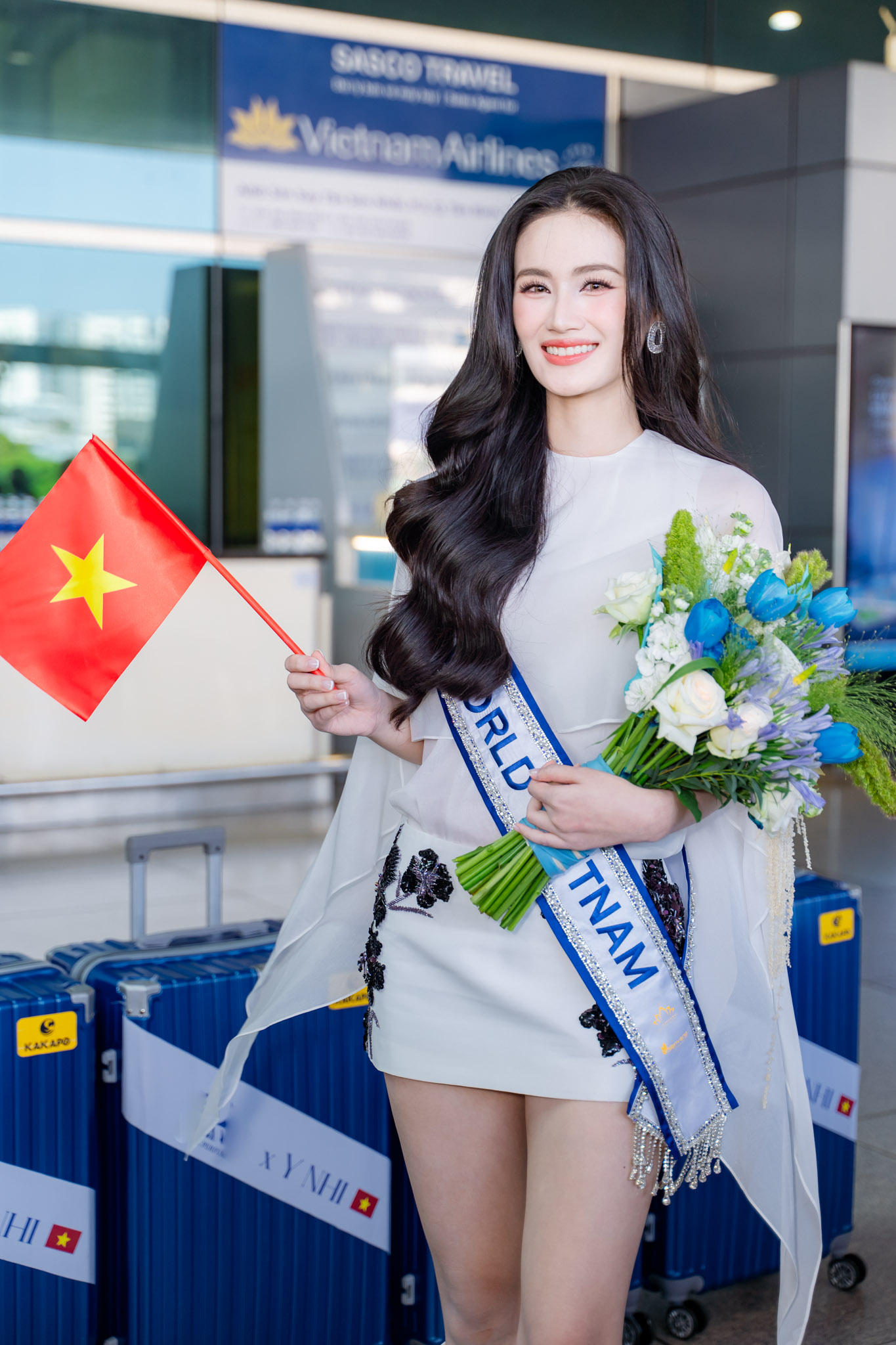 Hoa hậu Ý Nhi lên đường đến Miss World: Bạn trai vắng mặt, bật khóc nức nở khi nhìn thấy một mỹ nhân!- Ảnh 12.