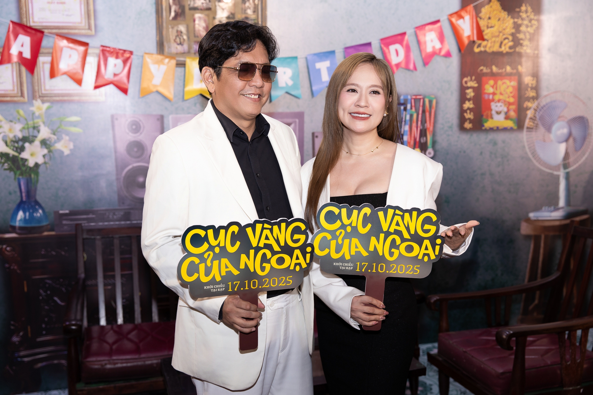 Thảm đỏ hot nhất hôm nay: Hoa hậu Khánh Vân khoe body cực bén giữa tin đồn có bầu, dàn nam thần trăm tỷ náo loạn sự kiện- Ảnh 8. Thảm đỏ hot nhất hôm nay: Hoa hậu Khánh Vân khoe body cực bén giữa tin đồn có bầu, dàn nam thần trăm tỷ náo loạn sự kiện- Ảnh 8.