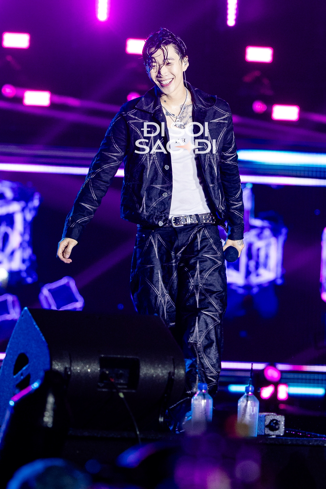 Vạn vật đều lác mắt trước cơ bụng