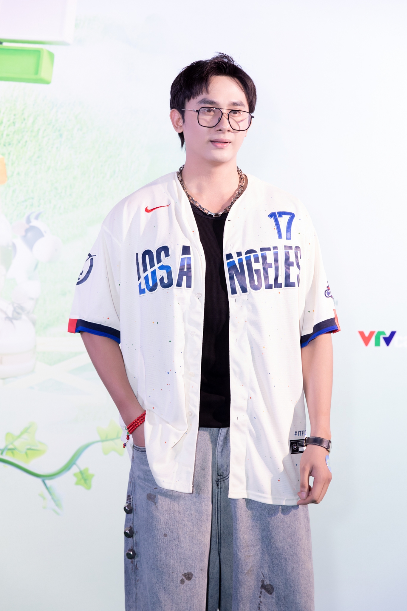 Chi Pu bị soi cận nhan sắc cam thường, Hương Giang bắt chước Gia đình Haha?- Ảnh 10.